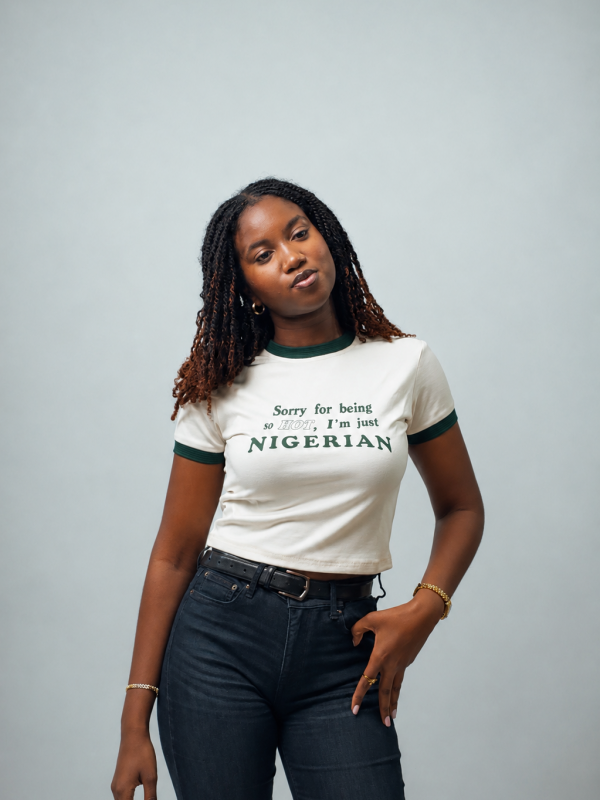 T-shirt Crop Top “Sorry for Being So Hot, I’m Just Nigerian” – Blanc/Vert